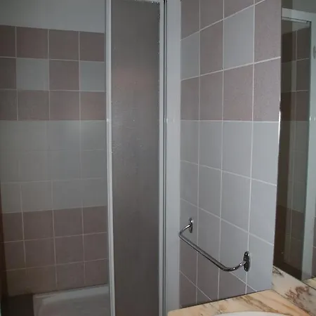 אורחן Et La Forge Ascou